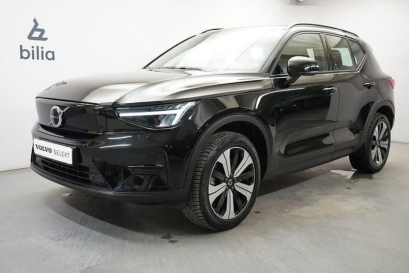 Svart Begagnad 2023 Volvo XC40 Core SUV | 334 900 kr - Bild 1/3