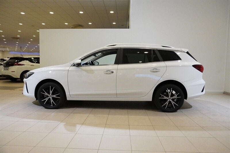 Begagnad MG MG5 EV Luxury 115 kW (157 HK) 2023 Vit (dover white) Kombi