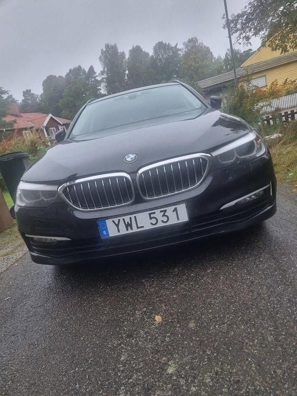 Svart Begagnad 2018 BMW 520 Kombi | 2 010 000 kr - Bild 1/4