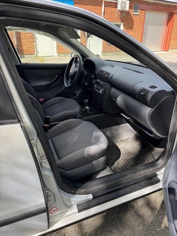 Grå Begagnad 2000 Seat Toledo Sedan | 14 500 kr - Bild 1/4