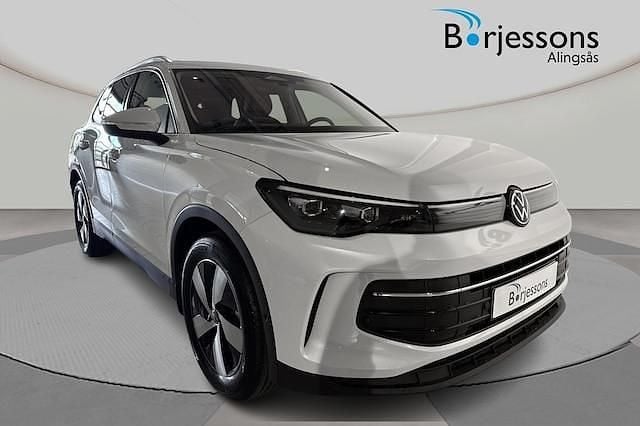 Vit Ny 2025 VW Tiguan Edition SUV | 409 900 kr (Marknadspris) - Bild 1/4
