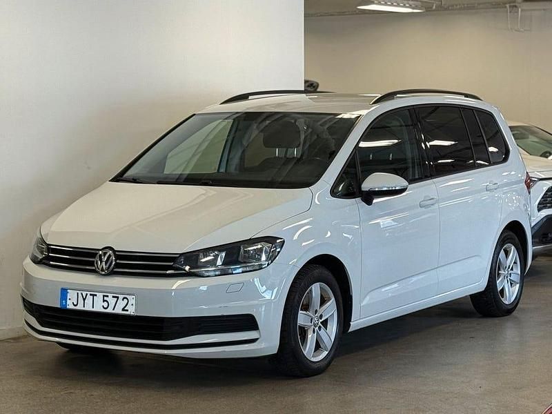 Begagnad VW Touran 150 HK (110 kW) 2016 Vit Minibuss