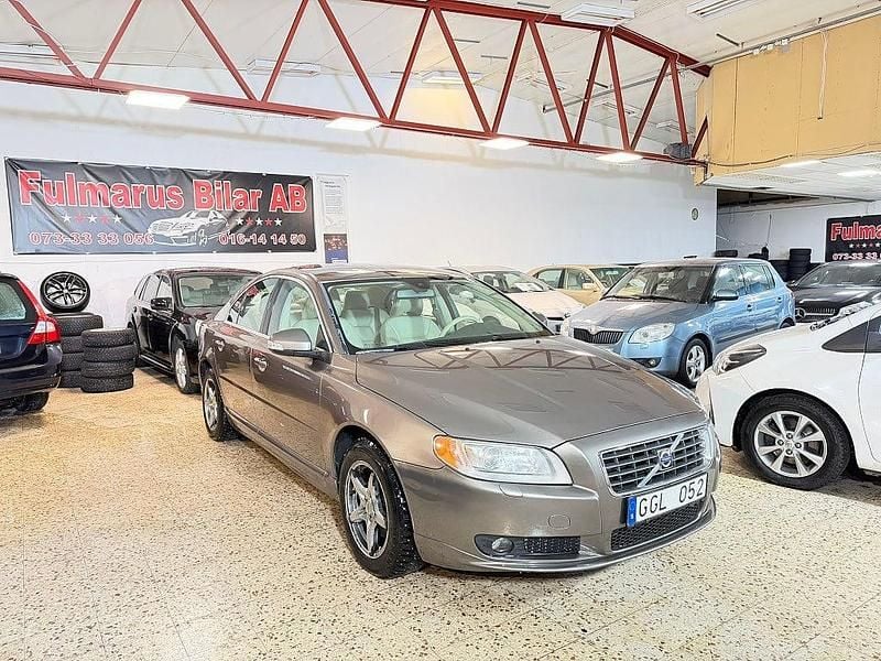 Grå Begagnad 2006 Volvo S80 Momentum Sedan | 59 900 kr (Marknadspris) - Bild 1/4