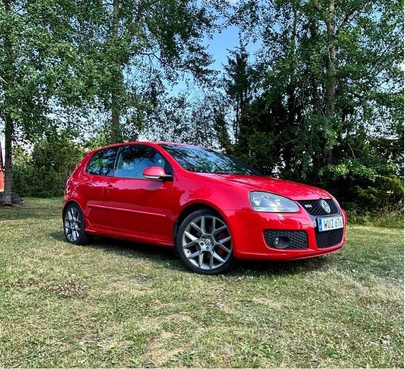 Röd Begagnad 2005 VW Golf IV GTI Halvkombi | 95 000 kr (Dyr) - Bild 1/4