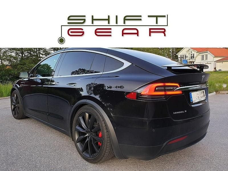 Obsidiansvart metallic | ultravitt läder Begagnad 2016 Tesla Model X SUV | 533 000 kr - Bild 1/4