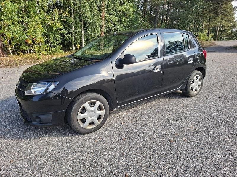 Svart Begagnad 2016 Dacia Sandero Halvkombi | 35 500 kr (Bra pris) - Bild 1/4