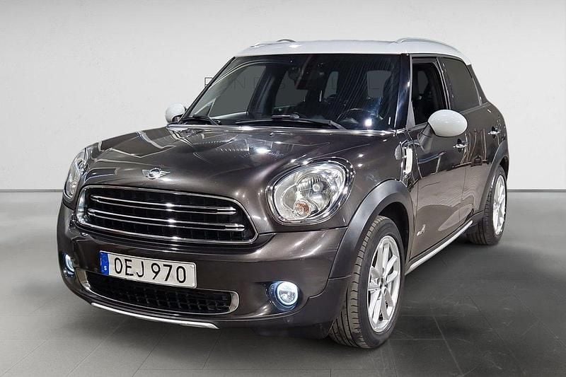 Grå Begagnad 2016 Mini Cooper D Countryman SUV | 159 900 kr (Marknadspris) - Bild 1/3