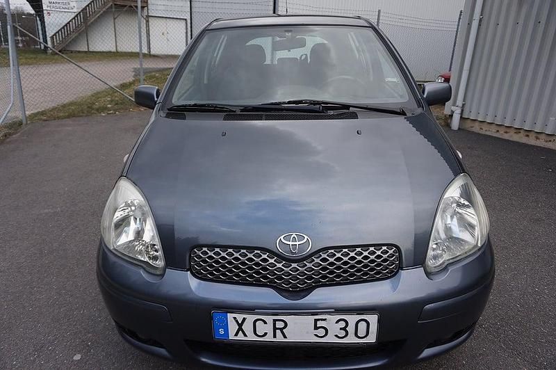 Blå Begagnad 2005 Toyota Yaris Halvkombi | 16 900 kr (Marknadspris) - Bild 1/4
