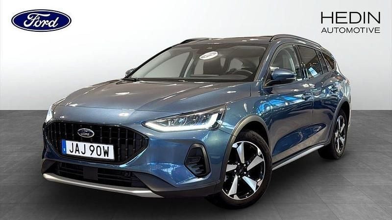 Blå Begagnad 2023 Ford Focus Active Kombi | 234 900 kr (Lite dyr) - Bild 1/4