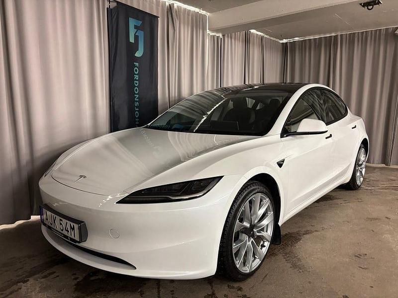 Begagnad Tesla Model 3 Long Range AWD 294 kW (400 HK) 2024 Vit Sedan