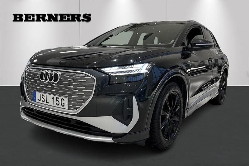 Svart Begagnad 2023 Audi Q4 e-tron S-Line SUV | 428 900 kr (Marknadspris) - Bild 1/4