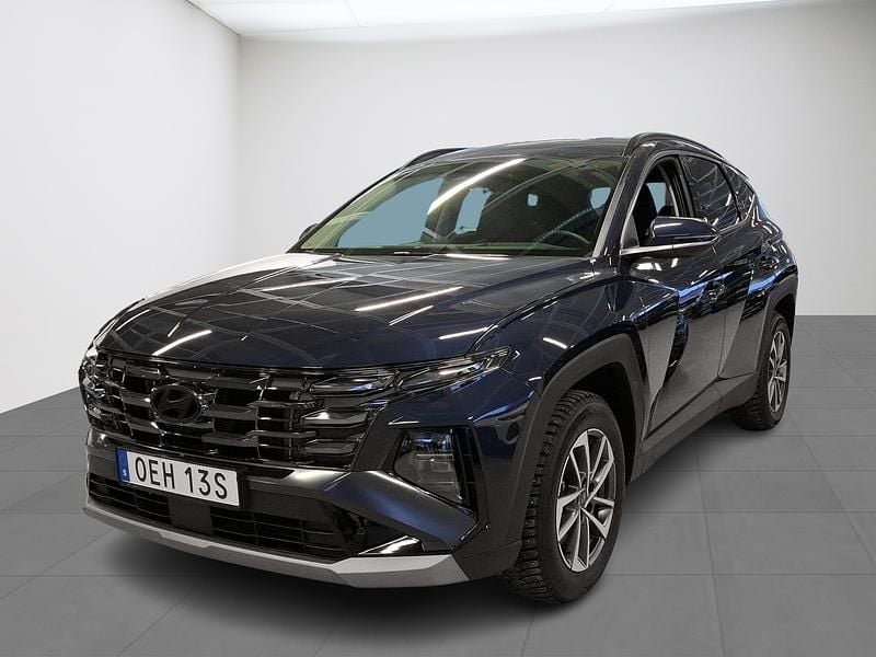 Blå Ny 2025 Hyundai Tucson SUV | 469 800 kr (Marknadspris) - Bild 1/4