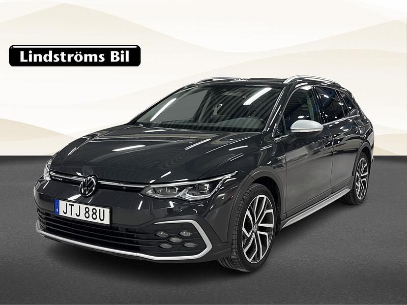 Grå Begagnad 2022 VW Golf VIII | 334 900 kr (Marknadspris) - Bild 1/3