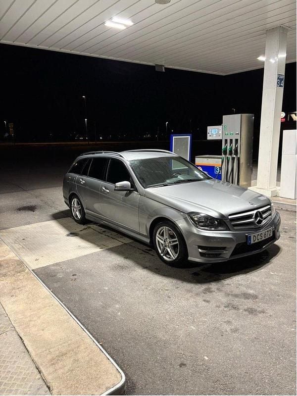 Silver Begagnad 2013 Mercedes C220 AMG Kombi | 93 000 kr (Bra pris) - Bild 1/4