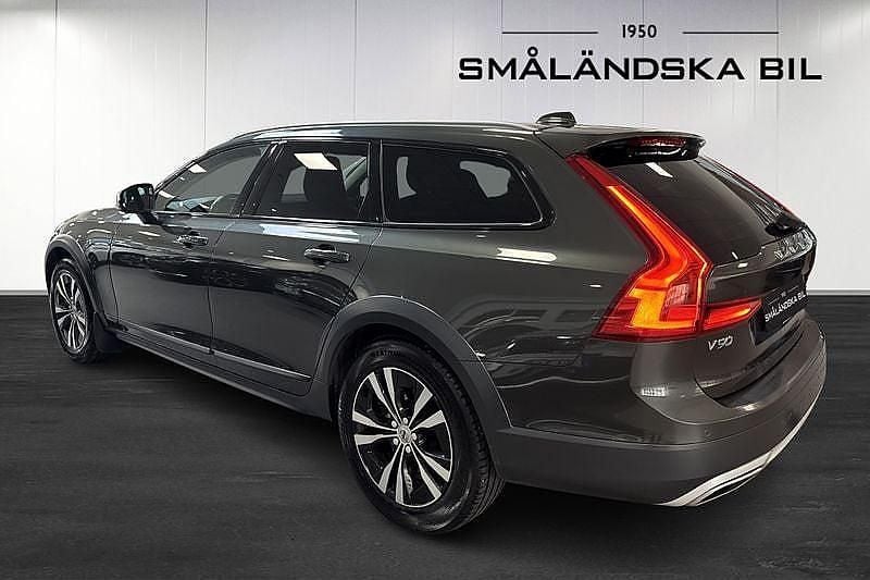 Begagnad Volvo V90 CC Momentum 191 HK (140 kW) 2019 Grå Kombi