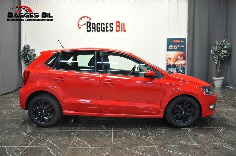 Röd Begagnad 2010 VW Polo Halvkombi | 99 000 kr (Marknadspris) - Bild 1/4