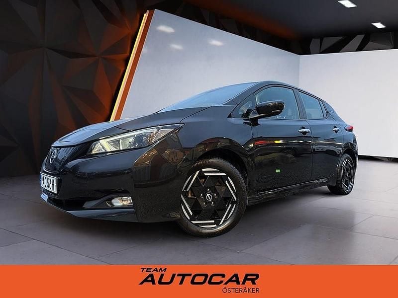 Svart Begagnad 2022 Nissan Leaf Acenta Halvkombi | 172 900 kr (Marknadspris) - Bild 1/4
