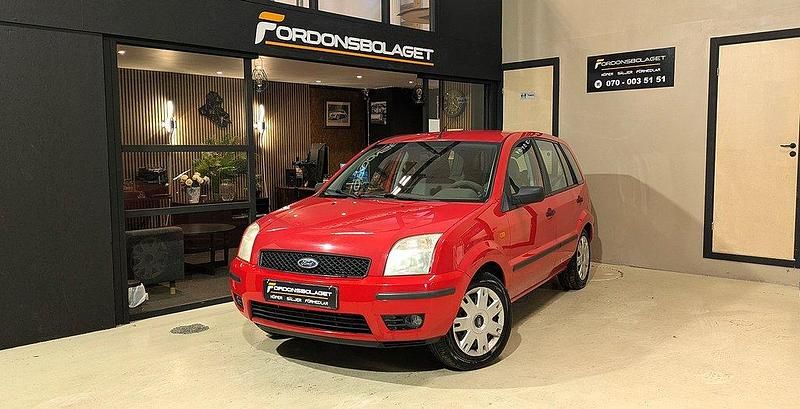 Röd Begagnad 2003 Ford Fusion Halvkombi | 29 900 kr (Marknadspris) - Bild 1/4