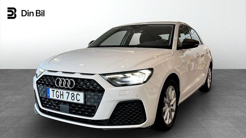 Vit Begagnad 2022 Audi A1 Sportback Proline Halvkombi | 199 000 kr (Marknadspris) - Bild 1/4