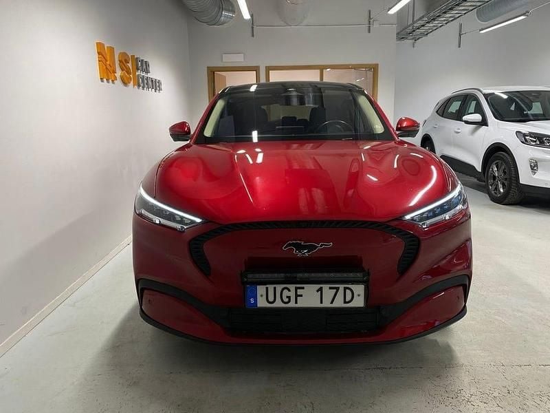 Begagnad Ford Mustang Mach-E 216 kW (294 HK) 2021 Röd SUV