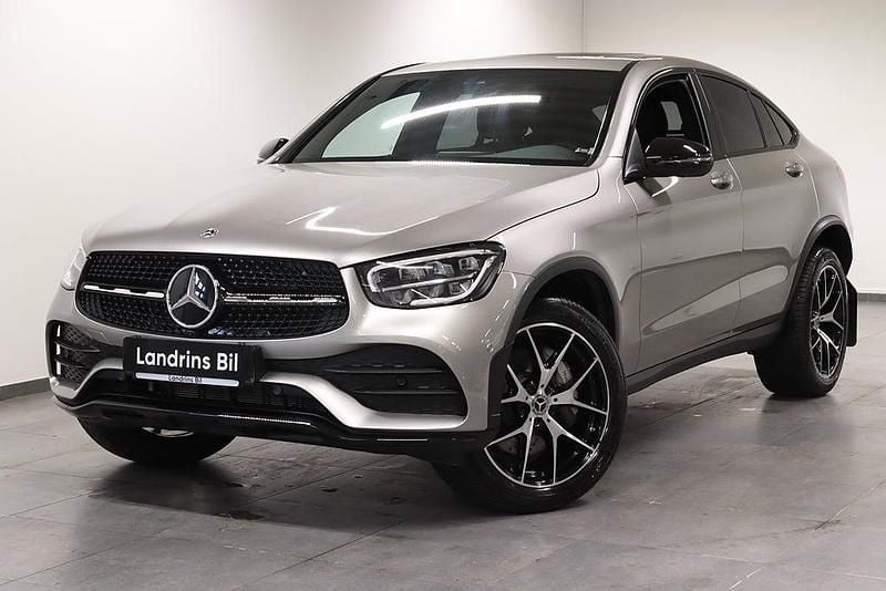 Silver Begagnad 2022 Mercedes GLC300e AMG line Sportkupé | 659 000 kr (Dyr) - Bild 1/4