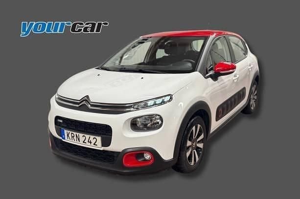 Vit/röd Begagnad 2017 Citroën C3 PureTech Halvkombi | 119 000 kr (Marknadspris) - Bild 1/4