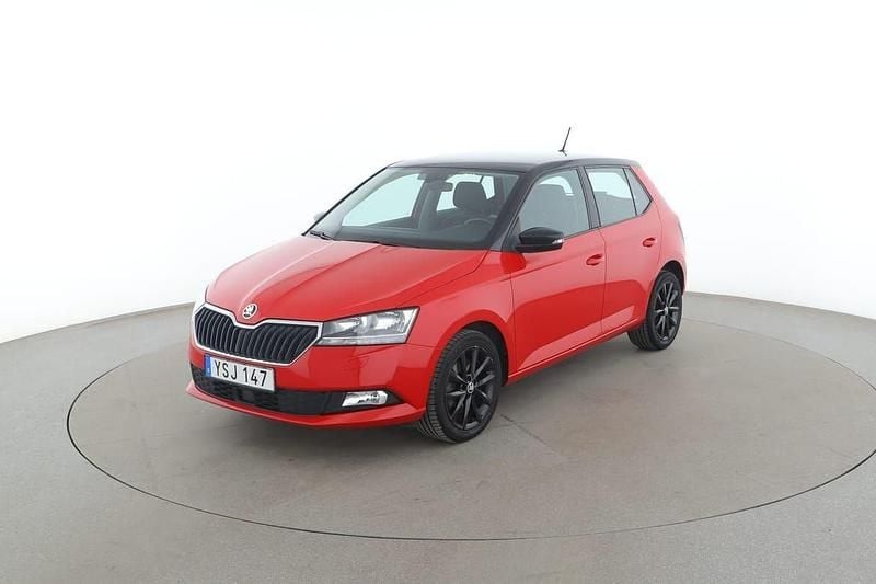 Röd Begagnad 2018 Skoda Fabia Style Halvkombi | 153 000 kr (Marknadspris) - Bild 1/4
