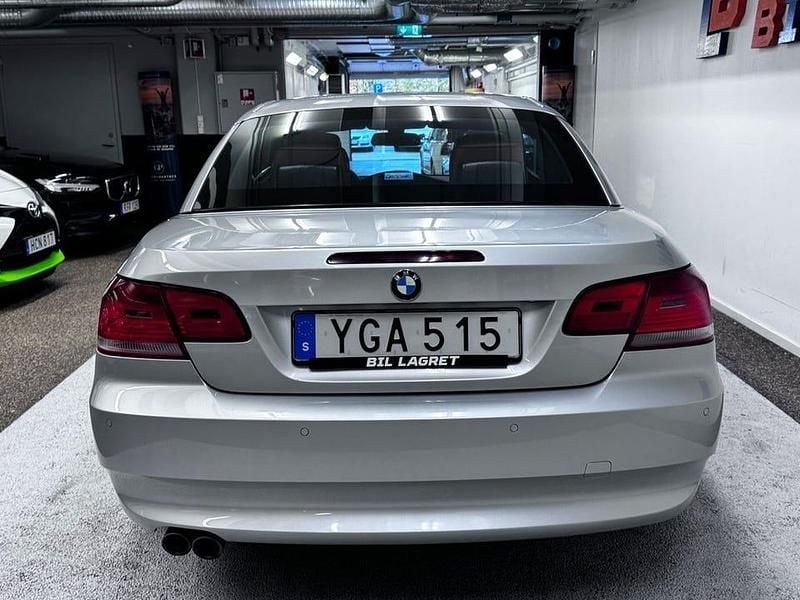 Begagnad BMW 325 Comfort Edition 197 HK (144 kW) 2008 Grå Cab