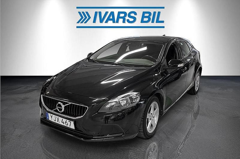Svart Begagnad 2017 Volvo V40 Kinetic Halvkombi | 119 000 kr (Marknadspris) - Bild 1/4