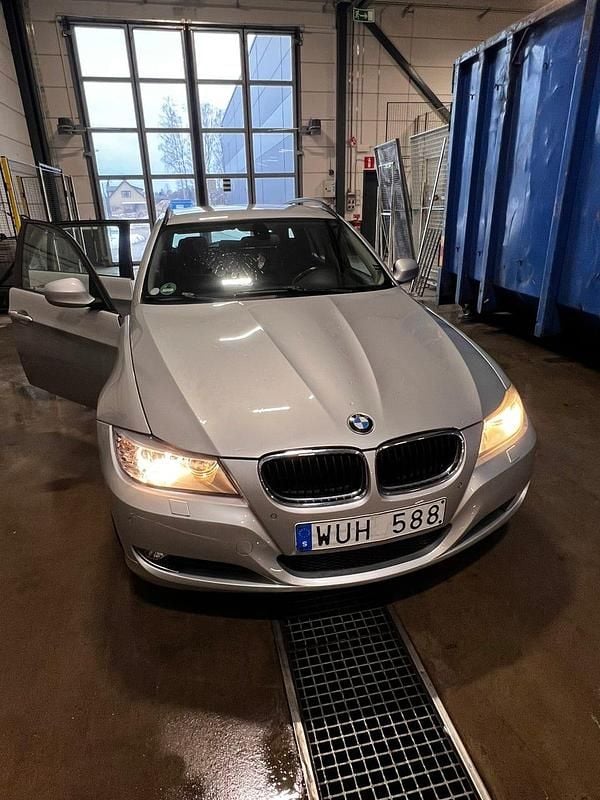 Begagnad 2009 BMW 318 Kombi | 48 000 kr (Bra pris) - Bild 1/4