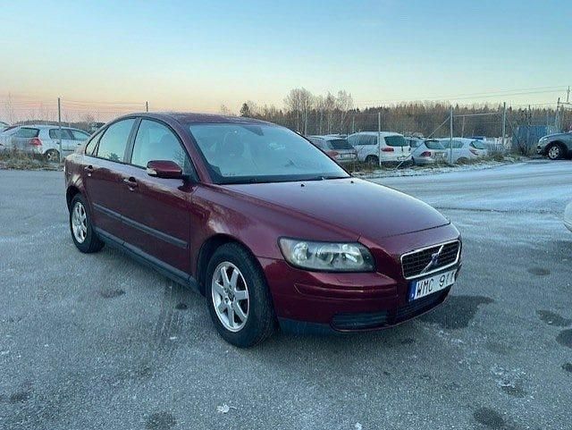 Röd Begagnad 2004 Volvo S40 Sedan | 43 000 kr (Marknadspris) - Bild 1/4
