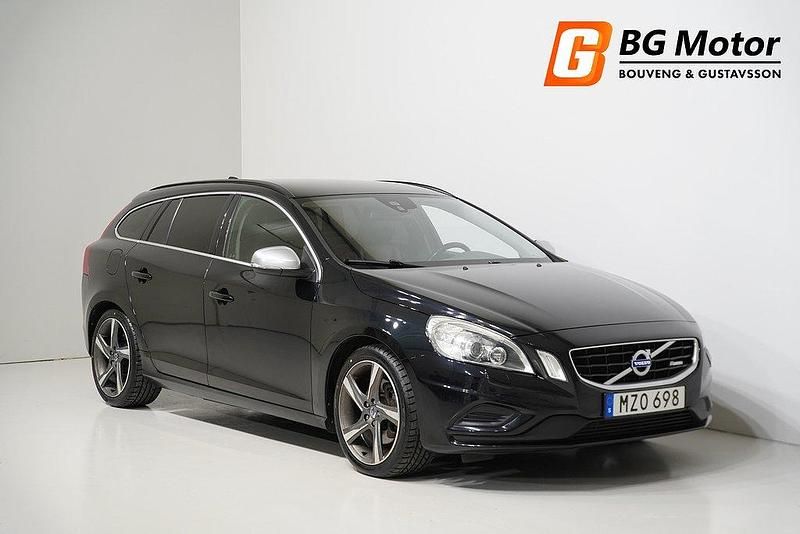 Svart Begagnad 2012 Volvo V60 R-Design Kombi | 89 900 kr (Marknadspris) - Bild 1/4