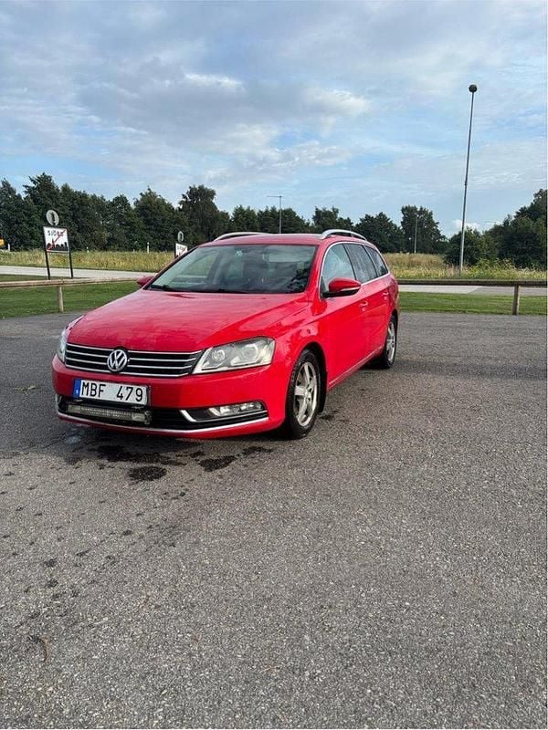 Röd Begagnad 2012 VW Passat Kombi | 47 000 kr (Bra pris) - Bild 1/4
