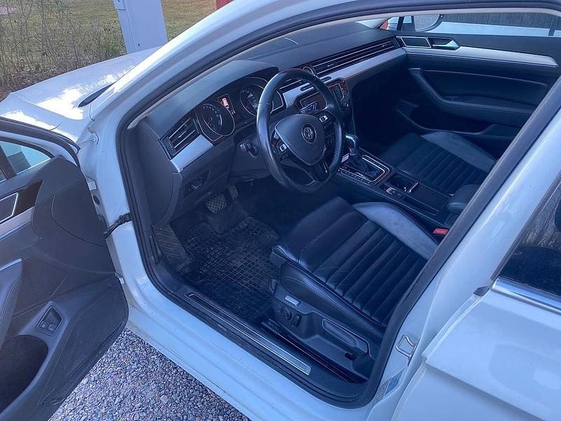 Begagnad VW Passat GTE 218 HK (160 kW) 2016 Vit Kombi