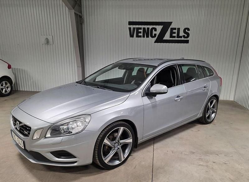 Silver Begagnad 2011 Volvo V60 R-Design Kombi | 109 000 kr (Bra pris) - Bild 1/4