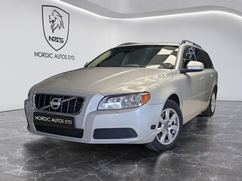 Ljusgrå Begagnad 2011 Volvo V70 Kinetic Kombi | 99 900 kr (Marknadspris) - Bild 1/4