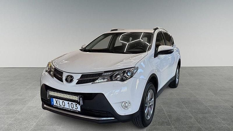 Vit Begagnad 2015 Toyota RAV4 Active SUV | 185 000 kr (Marknadspris) - Bild 1/4
