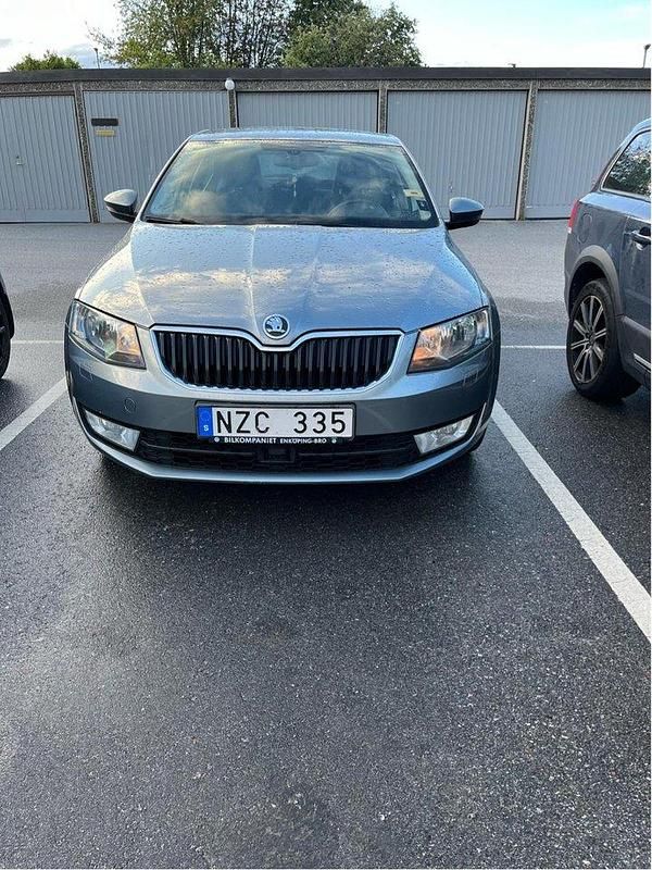 Begagnad 2014 Skoda Octavia Elegance Halvkombi | 80 900 kr (Marknadspris) - Bild 1/4