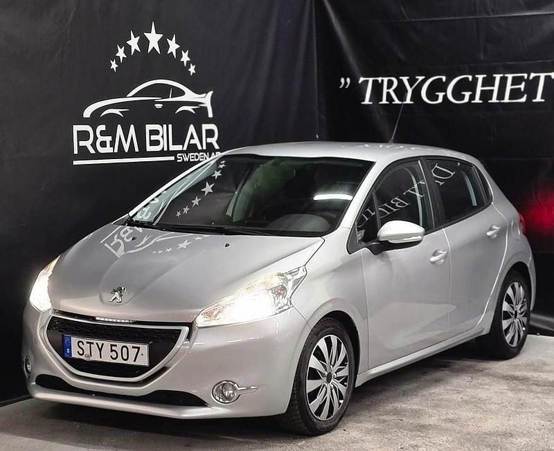 Begagnad Peugeot 208 68 HK (50 kW) 2014 Grå Halvkombi