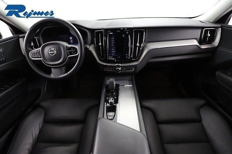 Begagnad Volvo XC60 Plus 253 HK (186 kW) 2022 Svart SUV