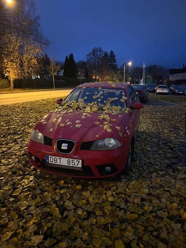 Röd Begagnad 2007 Seat Ibiza Halvkombi | 5 000 kr (Bra pris) - Bild 1/4