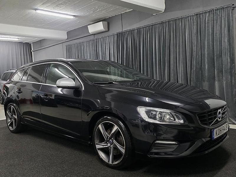 Begagnad Volvo V60 R-Design 181 HK (133 kW) 2014 Svart Kombi