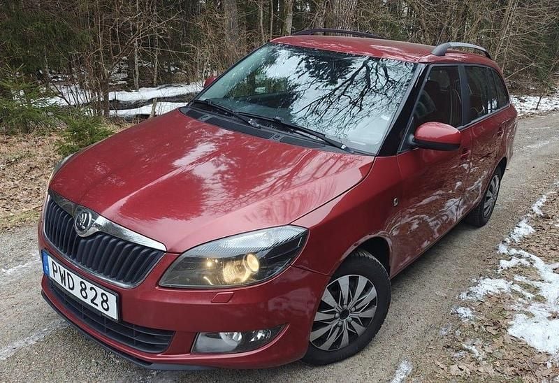 Röd Begagnad 2015 Skoda Fabia Ambiente Kombi | 67 800 kr (Marknadspris) - Bild 1/4