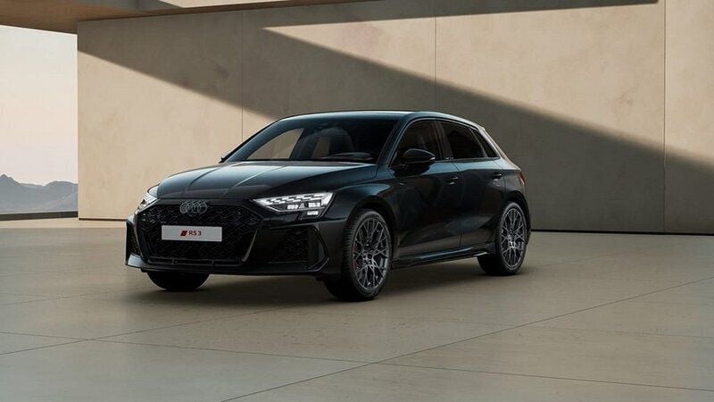 Svart Ny 2024 Audi RS3 Sportback Comfort Halvkombi | 769 000 kr (Marknadspris) - Bild 1/4