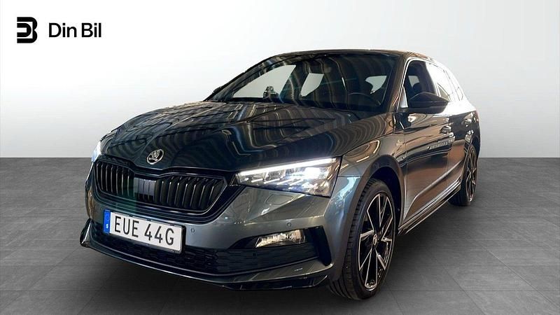 Grå Begagnad 2021 Skoda Scala Monte Carlo Halvkombi | 214 900 kr (Marknadspris) - Bild 1/4