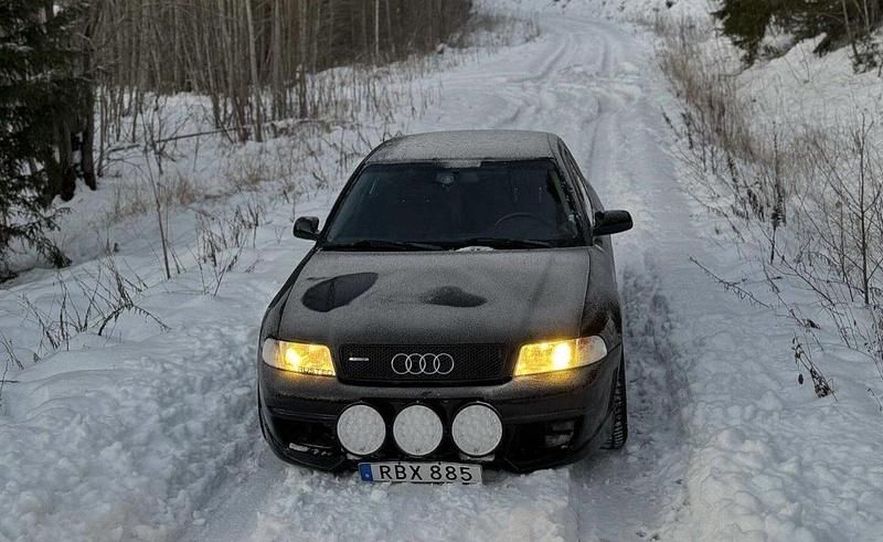 Svart Begagnad 2000 Audi A4 Sedan | 27 000 kr - Bild 1/4
