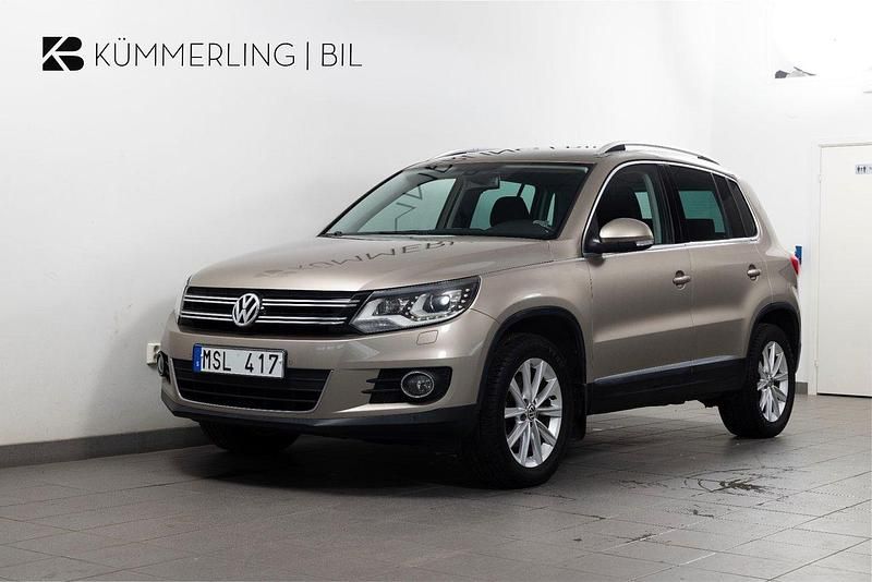 Ljusgrå Begagnad 2012 VW Tiguan Sportline SUV | 134 900 kr (Marknadspris) - Bild 1/4