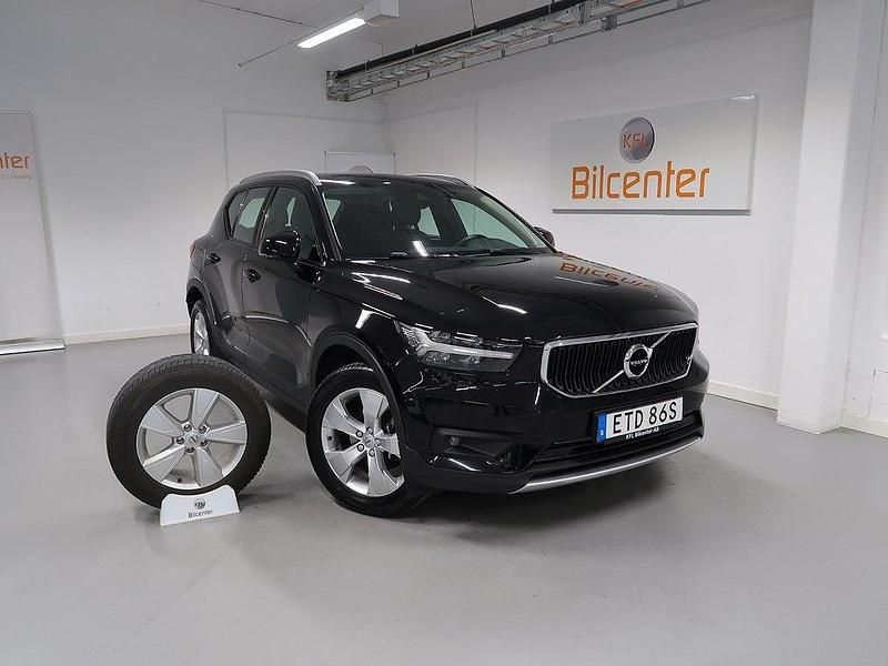 Svart Begagnad 2021 Volvo XC40 SUV | 249 900 kr (Marknadspris) - Bild 1/3