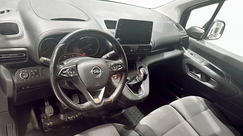 Begagnad Opel Combo 102 HK (75 kW) 2019 Svart Minibuss