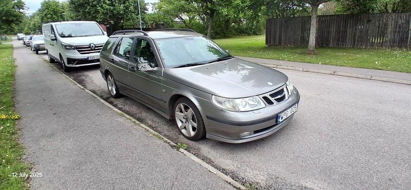 Grå Begagnad 2005 Saab 9-5 Linear Kombi | 16 000 kr (Bra pris) - Bild 1/4